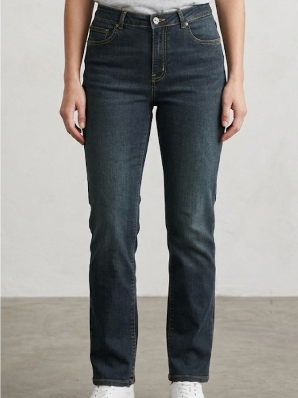 Chicos Platinum Straight Leg Jeans 2.5 ( 14 )